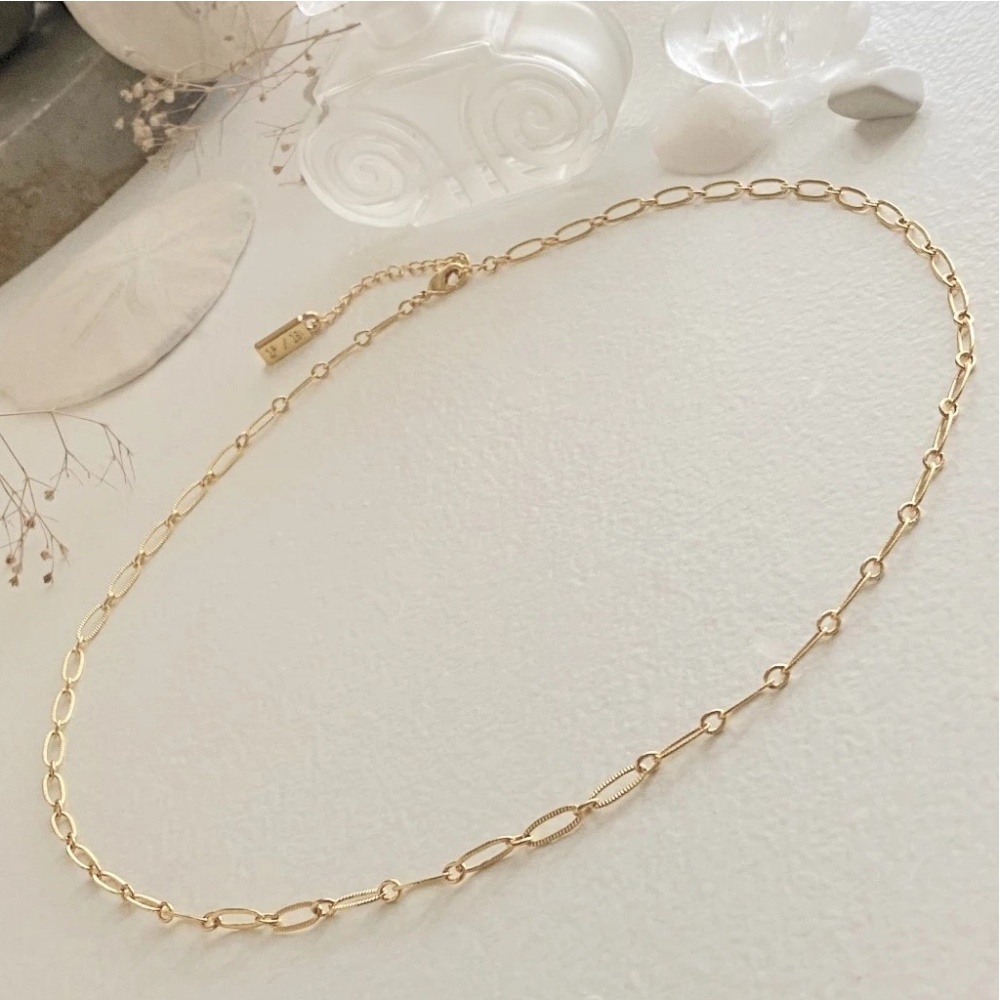 Donostia Textured Paperclip Necklace