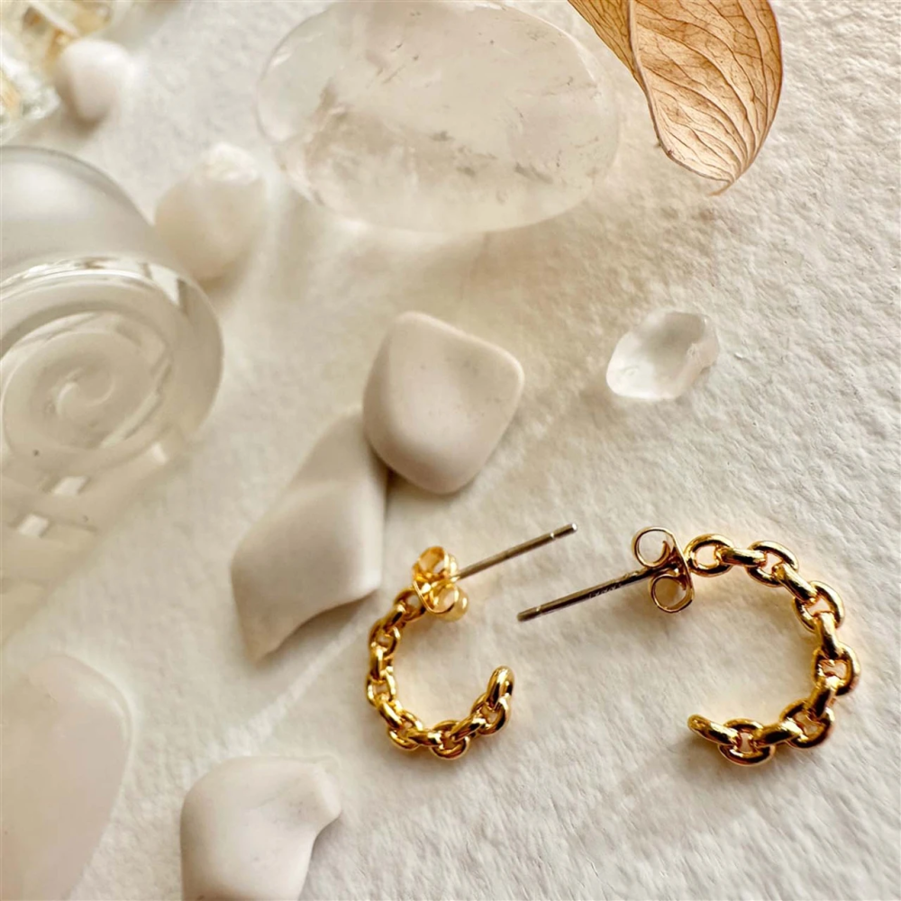 "Dromi" Tiny Chain Link Hoop Earrings - Gold