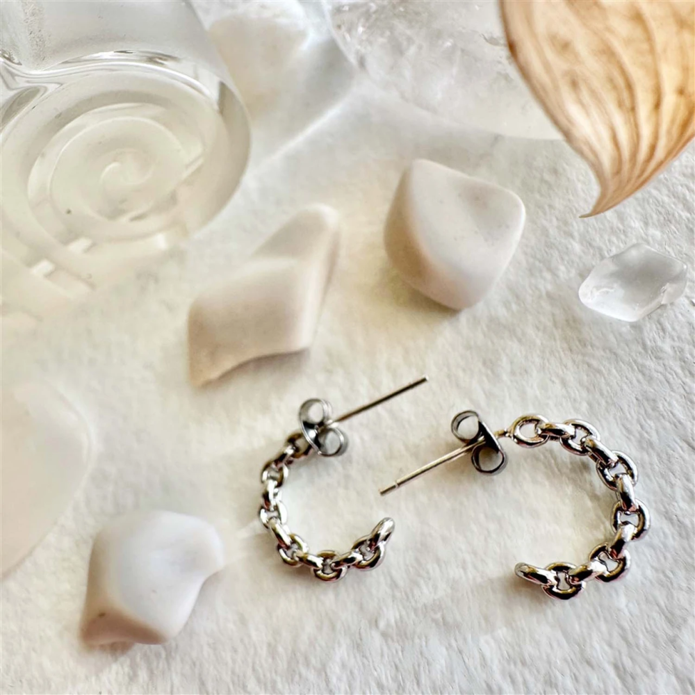 "Dromi" Tiny Chain Link Hoop Earrings - Silver